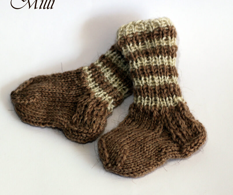 Warm handmade baby socks, 8cm